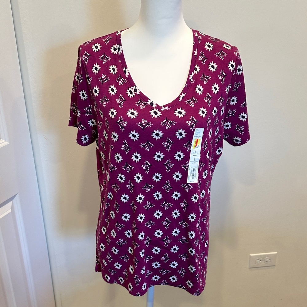 Croft & Barrow Purple and White Floral V-Neck Tee